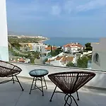 Luxury With Panoramic Views And Infinity Pool וילה נרחה