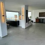 Luxury With Panoramic Views And Infinity Pool נרחה
