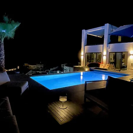 Luxury With Panoramic Views And Infinity Pool וילה נרחה